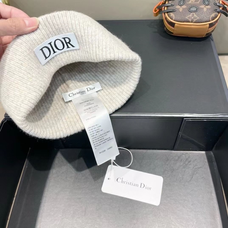 CHRISTIAN DIOR